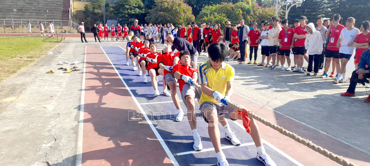 Sôi nổi nội dung thi kéo co tại Hội khỏe Phù Đổng tỉnh Lai Châu lần thứ VIII năm 2022.